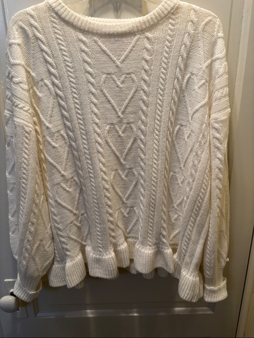 ANDREE BY UNIT White Cable-Knit Heart Pullover